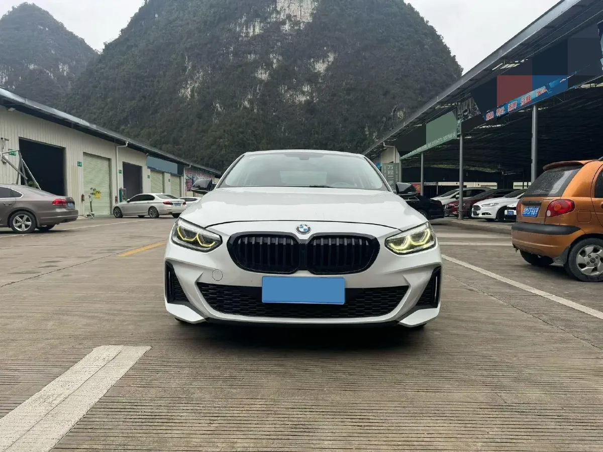 2022 BMW 1 Series 1.5T 140HP L3 7DCT,autocango,china used car exporter,china ev exporter,chinese used car exporter,chinese used ev exporter