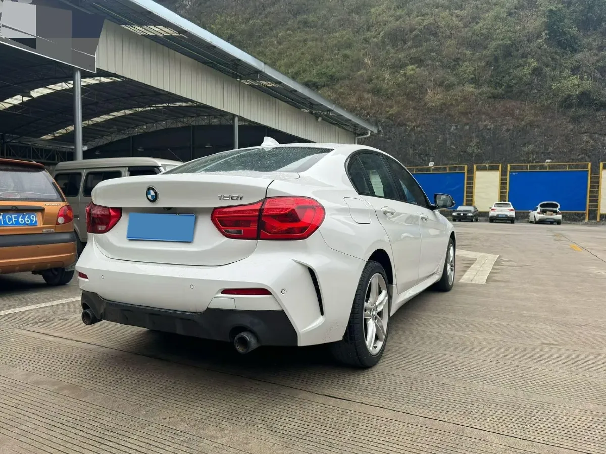 2022 BMW 1 Series 1.5T 140HP L3 7DCT,autocango,china used car exporter,china ev exporter,chinese used car exporter,chinese used ev exporter