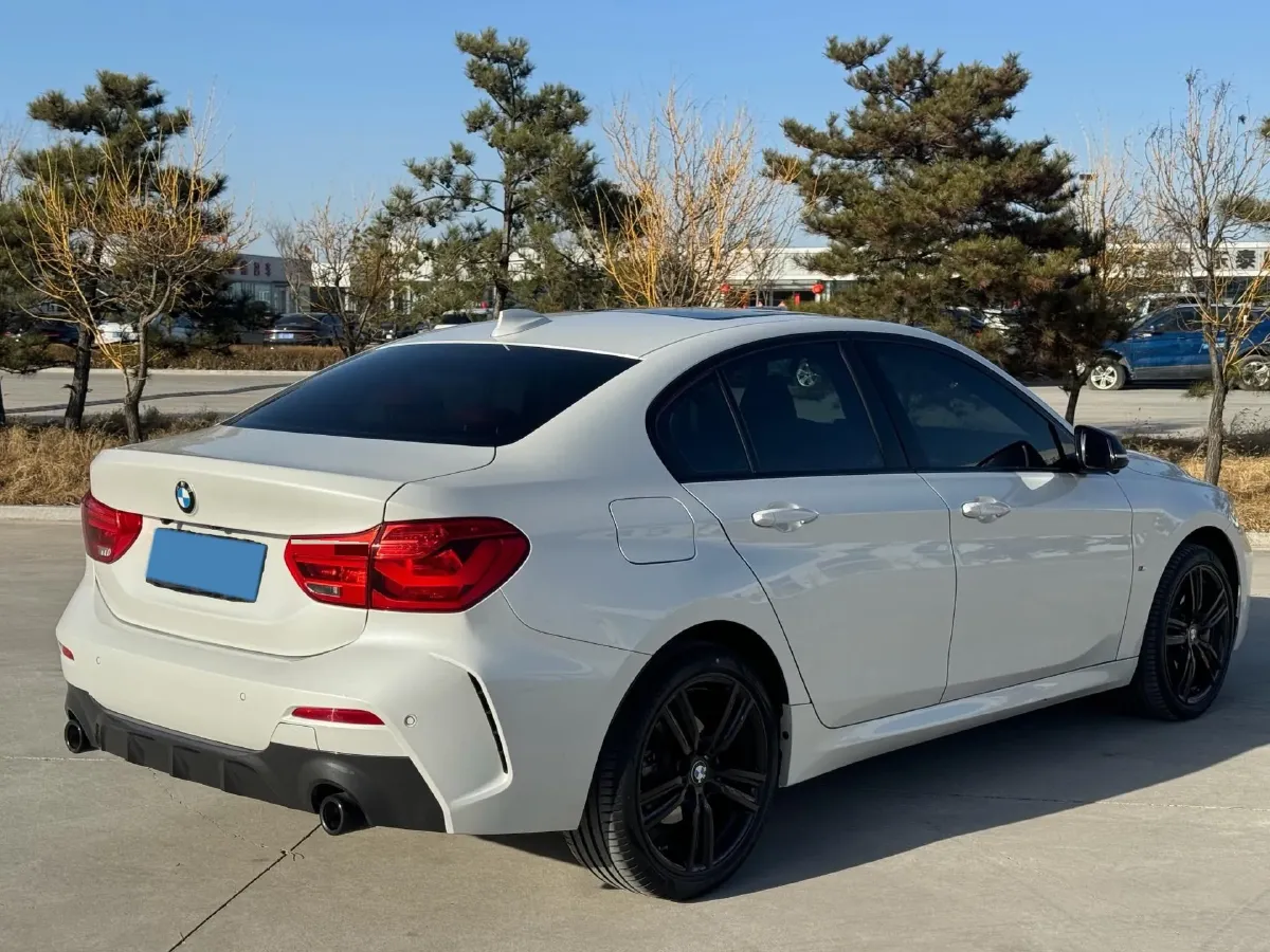 2022 BMW 1 Series 2.0T 192HP L4 7DCT,autocango,china used car exporter,china ev exporter,chinese used car exporter,chinese used ev exporter