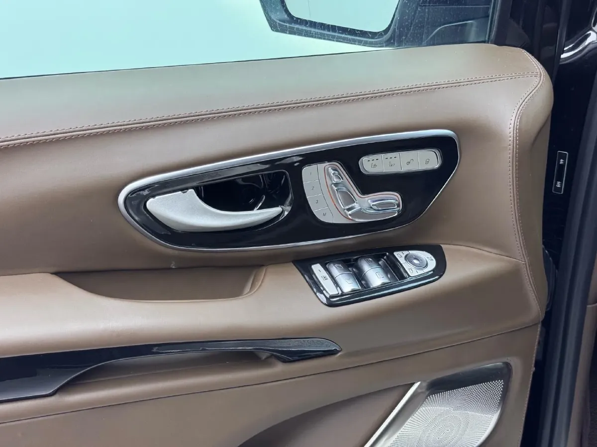 2023 Mercedes-Benz Vito 2.0T 211HP L4 9AT,autocango,china used car exporter,china ev exporter,chinese used car exporter,chinese used ev exporter