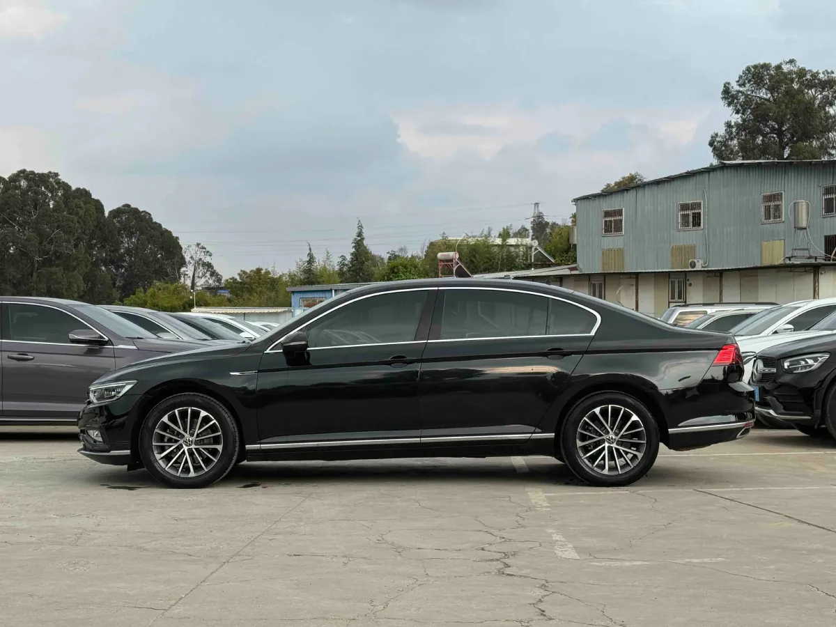 2020 Volkswagen Magotan 2.0T 186HP L4 7DCT,autocango,china used car exporter,china ev exporter,chinese used car exporter,chinese used ev exporter