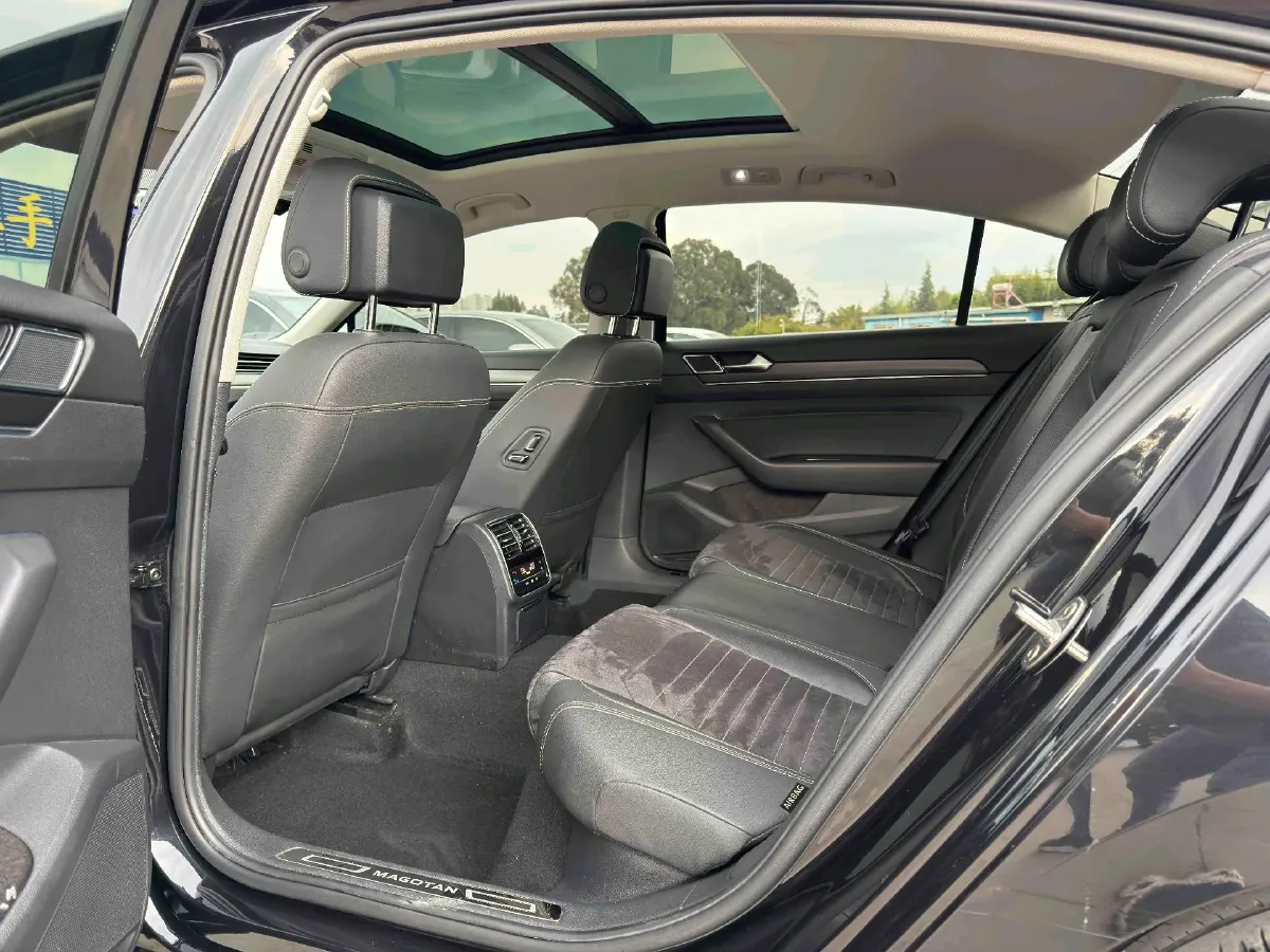 2020 Volkswagen Magotan 2.0T 186HP L4 7DCT,autocango,china used car exporter,china ev exporter,chinese used car exporter,chinese used ev exporter