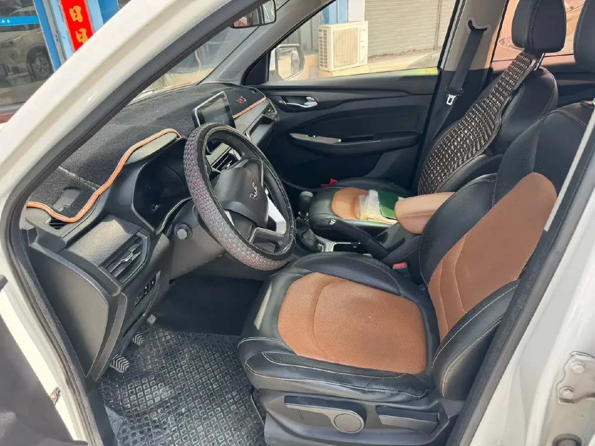 2019 WuLing HongGuang S3 1.5L 112HP L4 6MT,autocango,china used car exporter,china ev exporter,chinese used car exporter,chinese used ev exporter