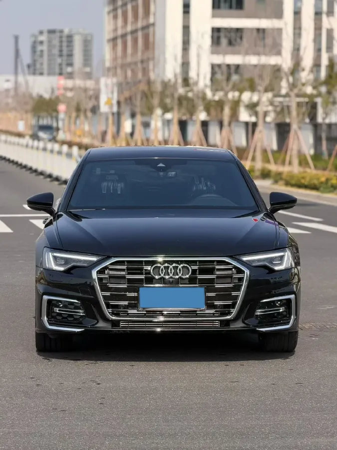 2025 Audi A6L 2.0T 245HP L4 7DCT,autocango,china used car exporter,china ev exporter,chinese used car exporter,chinese used ev exporter