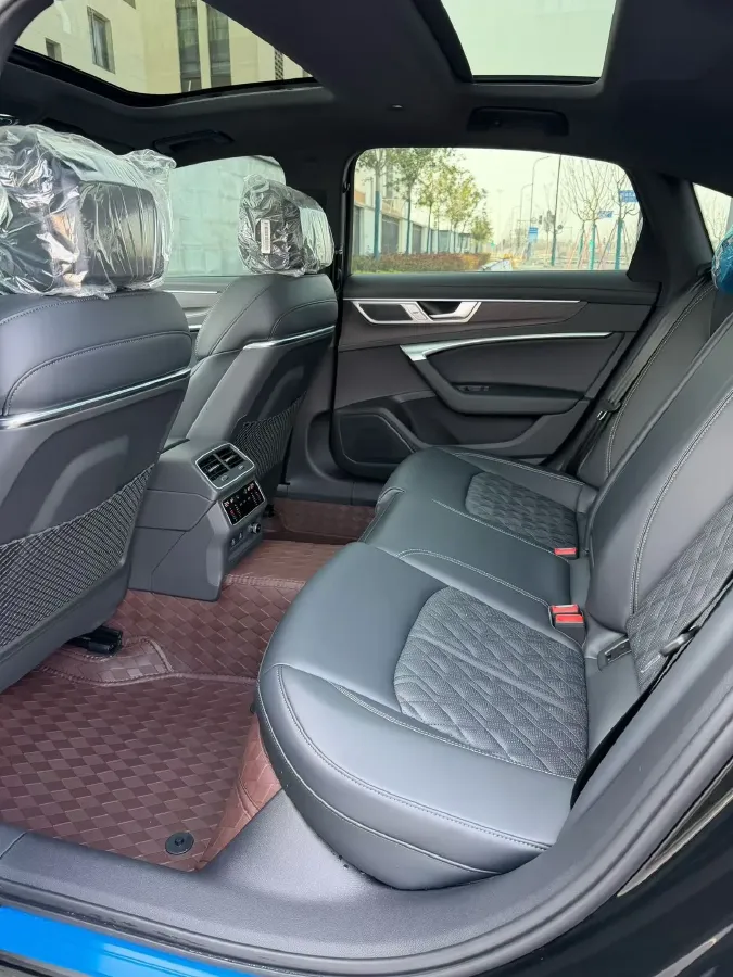 2025 Audi A6L 2.0T 245HP L4 7DCT,autocango,china used car exporter,china ev exporter,chinese used car exporter,chinese used ev exporter