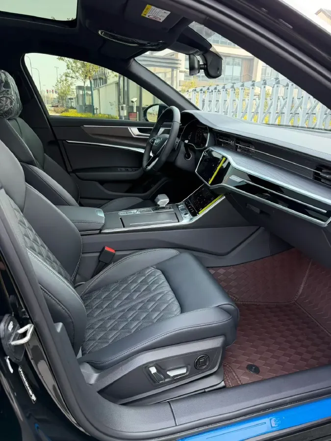 2025 Audi A6L 2.0T 245HP L4 7DCT,autocango,china used car exporter,china ev exporter,chinese used car exporter,chinese used ev exporter