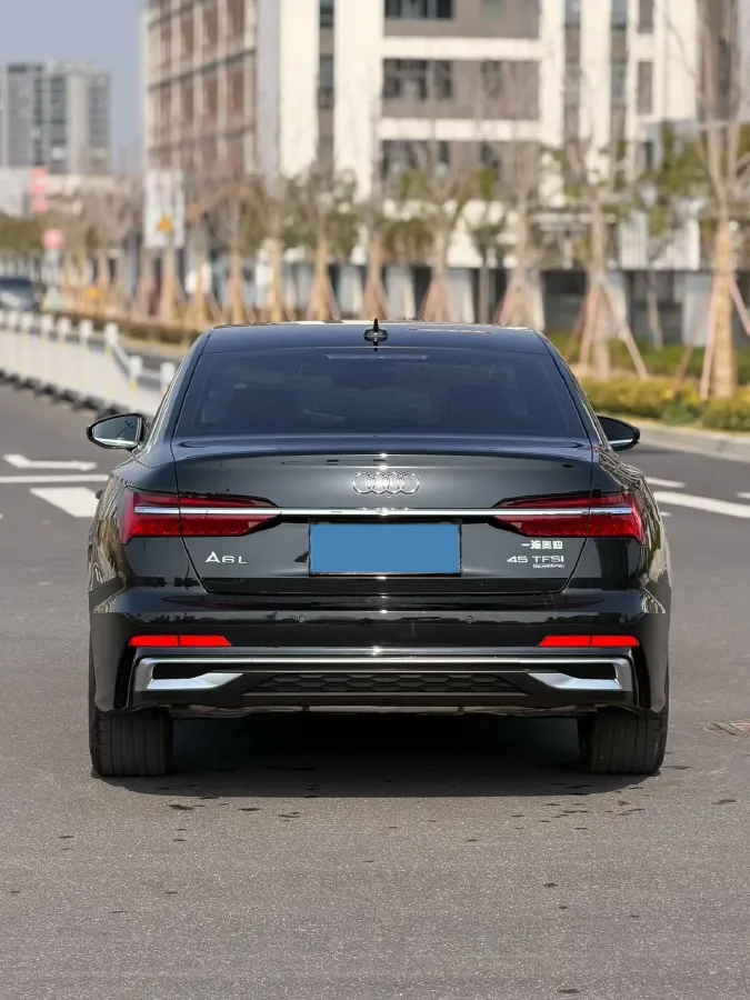 2025 Audi A6L 2.0T 245HP L4 7DCT,autocango,china used car exporter,china ev exporter,chinese used car exporter,chinese used ev exporter