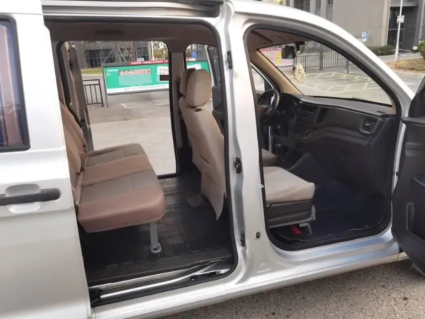 2022 WuLing HongGuang V 1.5L 99HP L4 6MT,autocango,china used car exporter,china ev exporter,chinese used car exporter,chinese used ev exporter