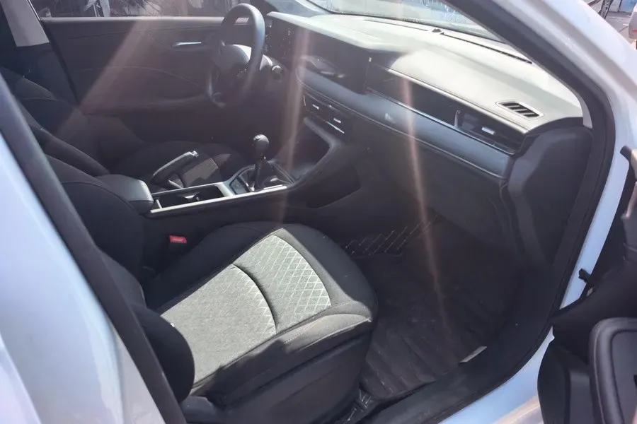 2026 Roewe i5 1.5L 129HP L4 5MT,autocango,china used car exporter,china ev exporter,chinese used car exporter,chinese used ev exporter