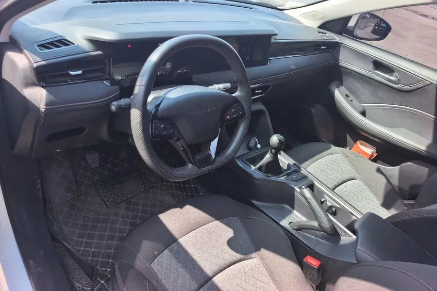 2026 Roewe i5 1.5L 129HP L4 5MT,autocango,china used car exporter,china ev exporter,chinese used car exporter,chinese used ev exporter