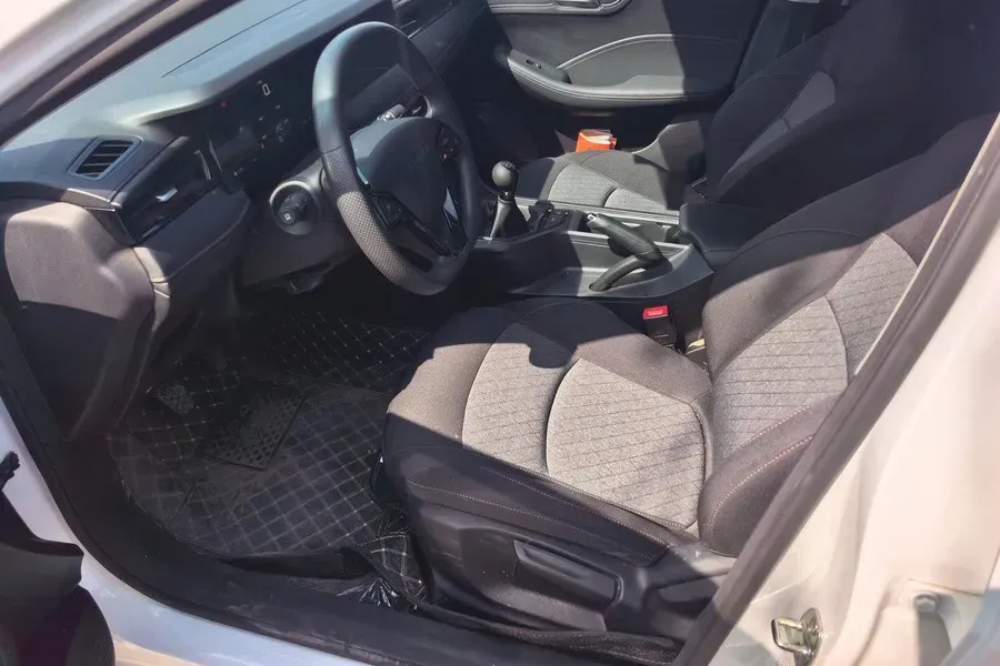 2026 Roewe i5 1.5L 129HP L4 5MT,autocango,china used car exporter,china ev exporter,chinese used car exporter,chinese used ev exporter