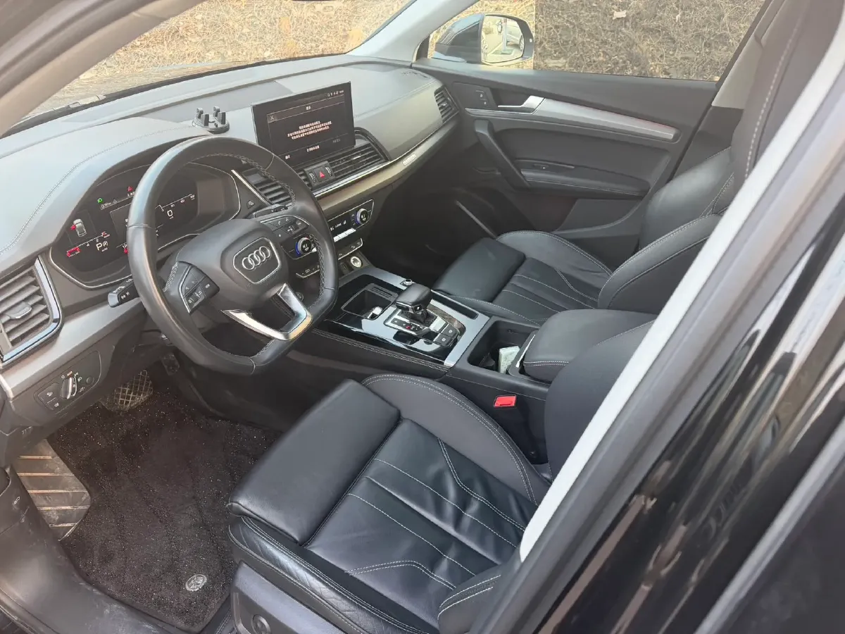 2022 Audi Q5L 2.0T 190HP L4 7DCT,autocango,china used car exporter,china ev exporter,chinese used car exporter,chinese used ev exporter