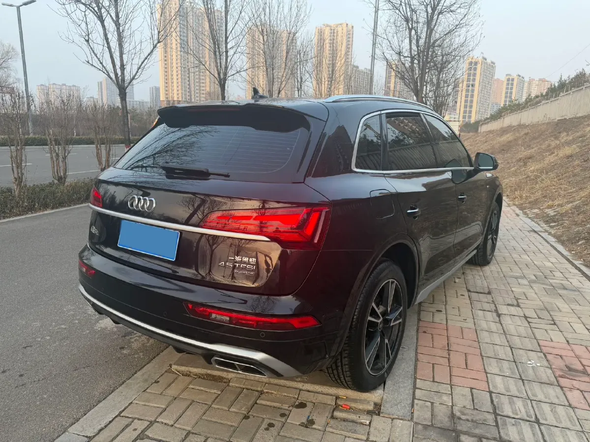 2022 Audi Q5L 2.0T 190HP L4 7DCT,autocango,china used car exporter,china ev exporter,chinese used car exporter,chinese used ev exporter