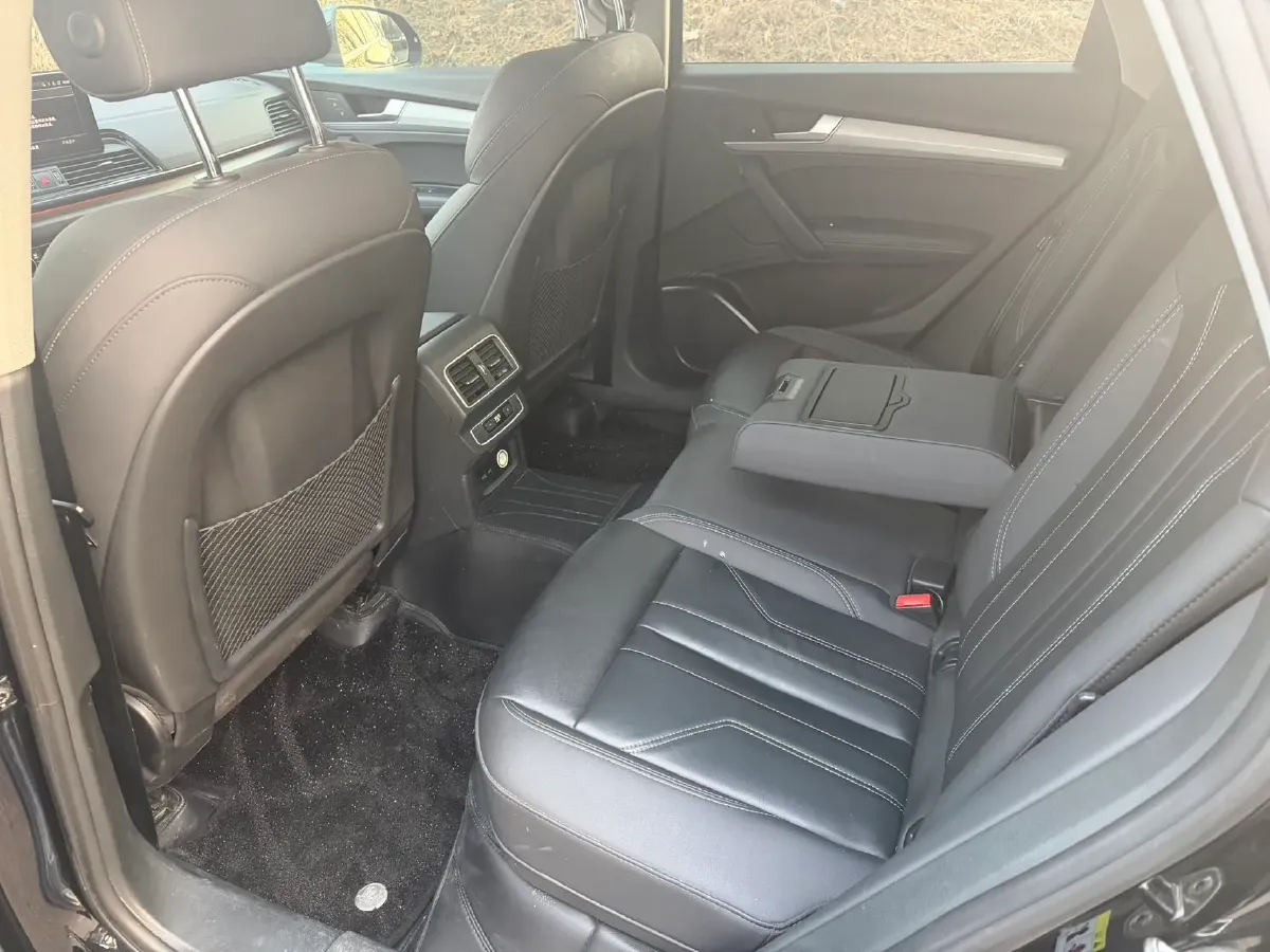 2022 Audi Q5L 2.0T 190HP L4 7DCT,autocango,china used car exporter,china ev exporter,chinese used car exporter,chinese used ev exporter