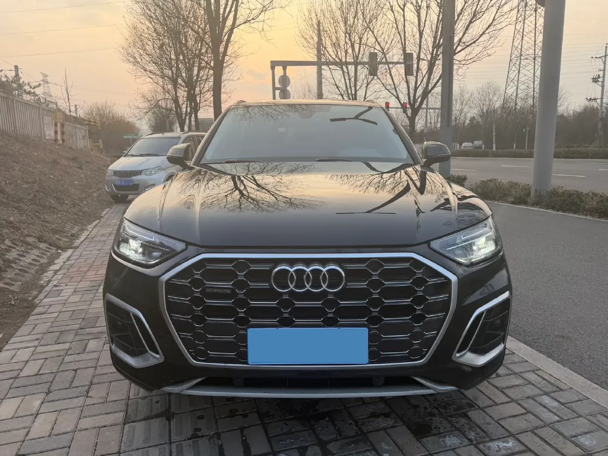 2022 Audi Q5L 2.0T 190HP L4 7DCT,autocango,china used car exporter,china ev exporter,chinese used car exporter,chinese used ev exporter