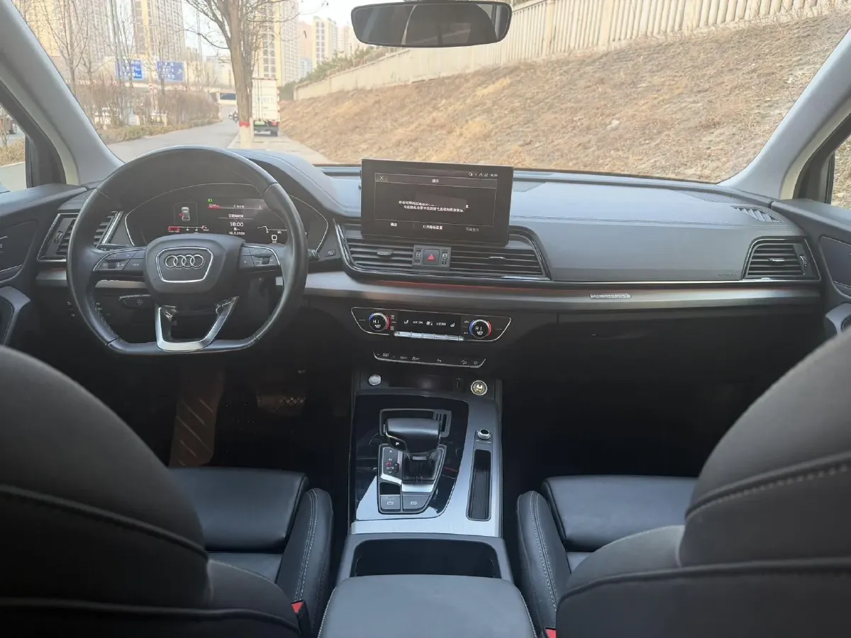 2022 Audi Q5L 2.0T 190HP L4 7DCT,autocango,china used car exporter,china ev exporter,chinese used car exporter,chinese used ev exporter