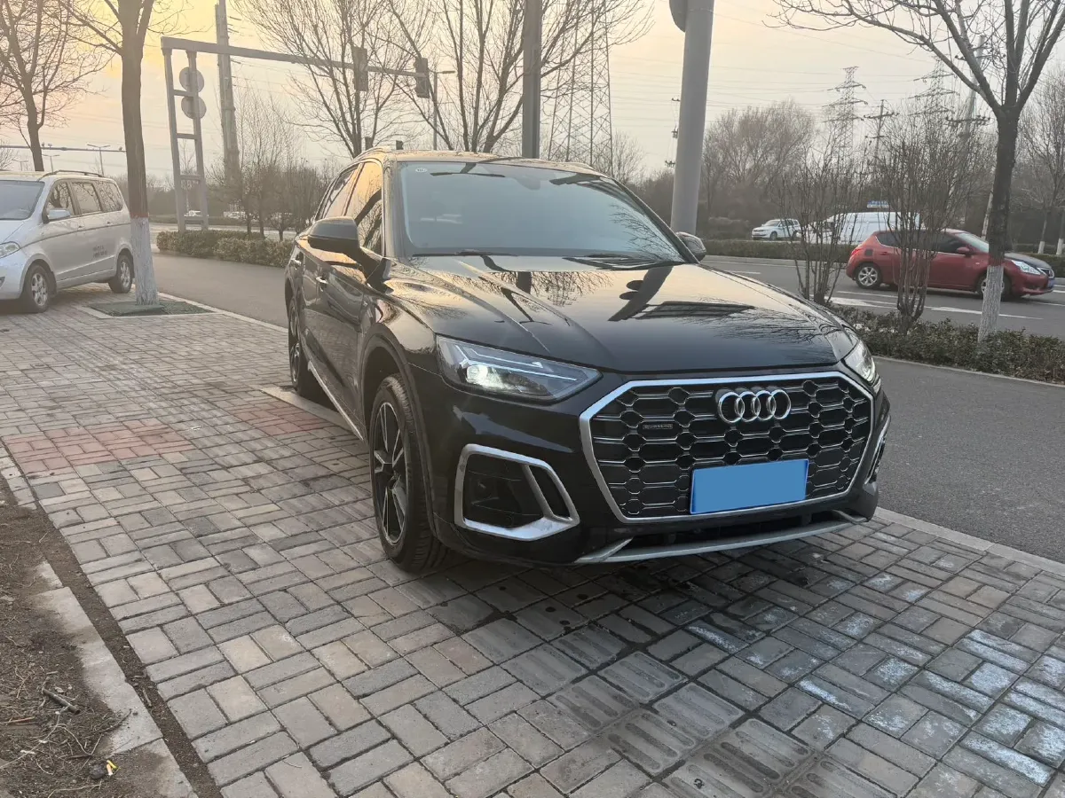 2022 Audi Q5L 2.0T 190HP L4 7DCT,autocango,china used car exporter,china ev exporter,chinese used car exporter,chinese used ev exporter