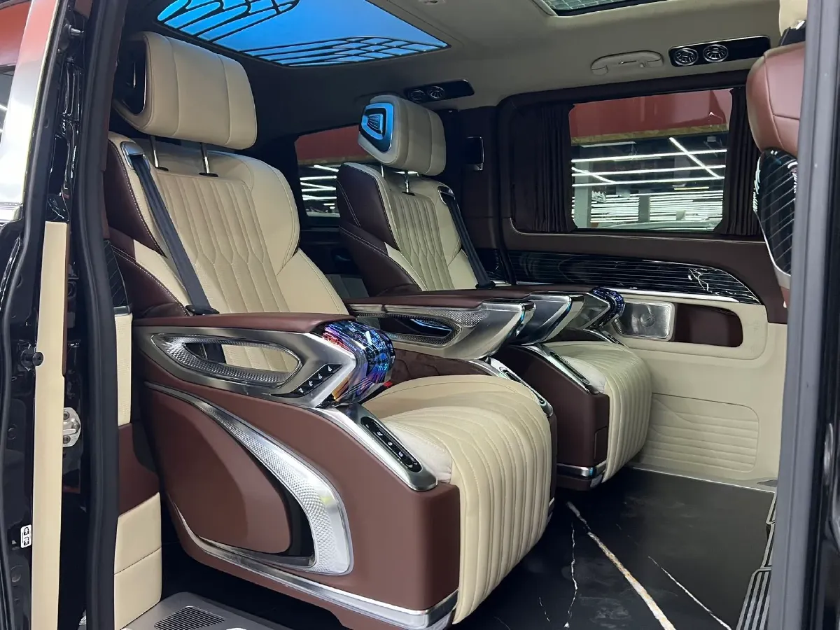 2022 Mercedes-Benz V Class 2.0T 211HP L4 9AT,autocango,china used car exporter,china ev exporter,chinese used car exporter,chinese used ev exporter