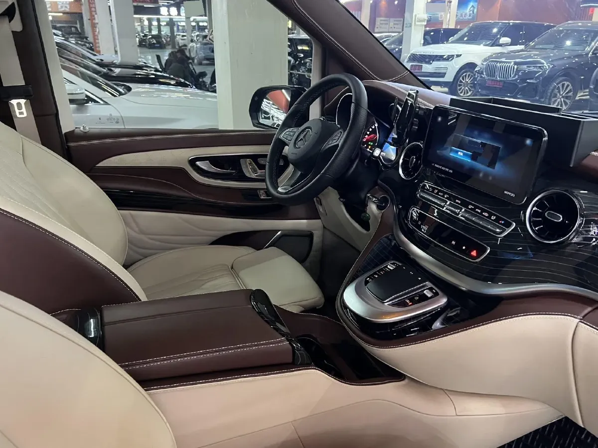 2022 Mercedes-Benz V Class 2.0T 211HP L4 9AT,autocango,china used car exporter,china ev exporter,chinese used car exporter,chinese used ev exporter