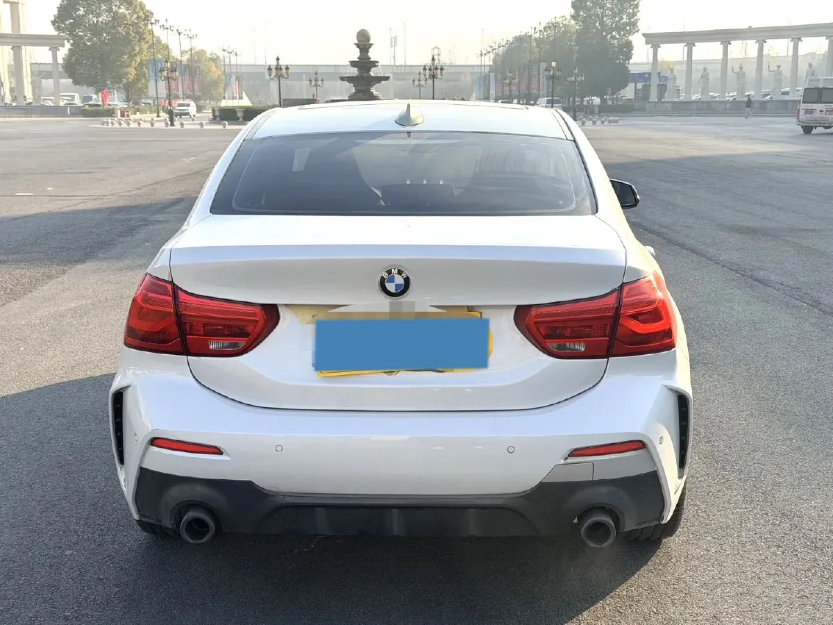 2022 BMW 1 Series 2.0T 192HP L4 7DCT,autocango,china used car exporter,china ev exporter,chinese used car exporter,chinese used ev exporter