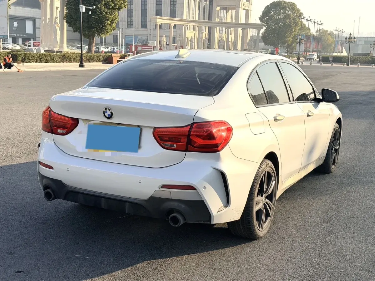 2022 BMW 1 Series 2.0T 192HP L4 7DCT,autocango,china used car exporter,china ev exporter,chinese used car exporter,chinese used ev exporter