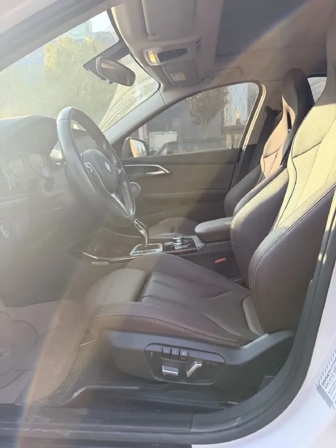 2022 BMW 1 Series 2.0T 192HP L4 7DCT,autocango,china used car exporter,china ev exporter,chinese used car exporter,chinese used ev exporter