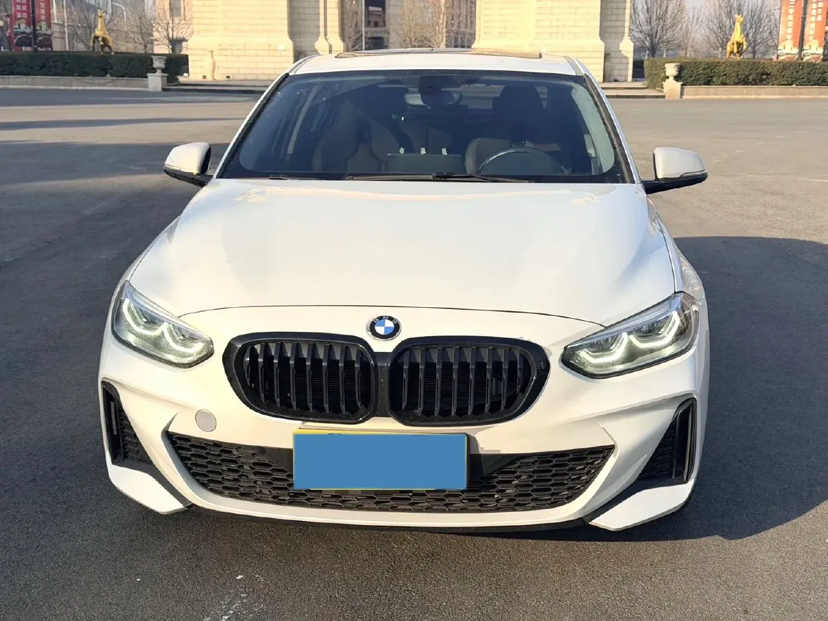 2022 BMW 1 Series 2.0T 192HP L4 7DCT,autocango,china used car exporter,china ev exporter,chinese used car exporter,chinese used ev exporter