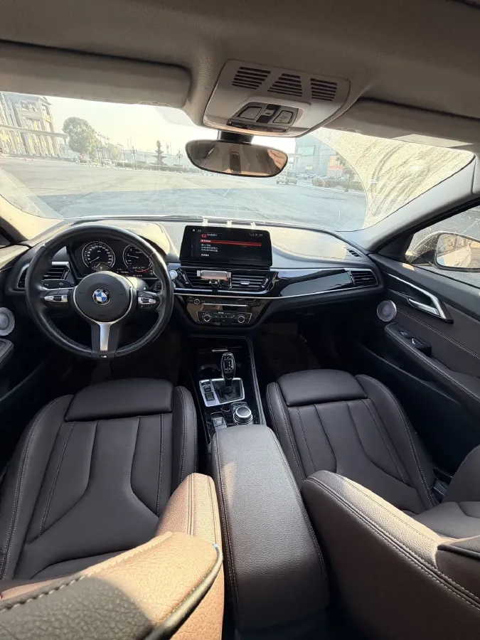 2022 BMW 1 Series 2.0T 192HP L4 7DCT,autocango,china used car exporter,china ev exporter,chinese used car exporter,chinese used ev exporter