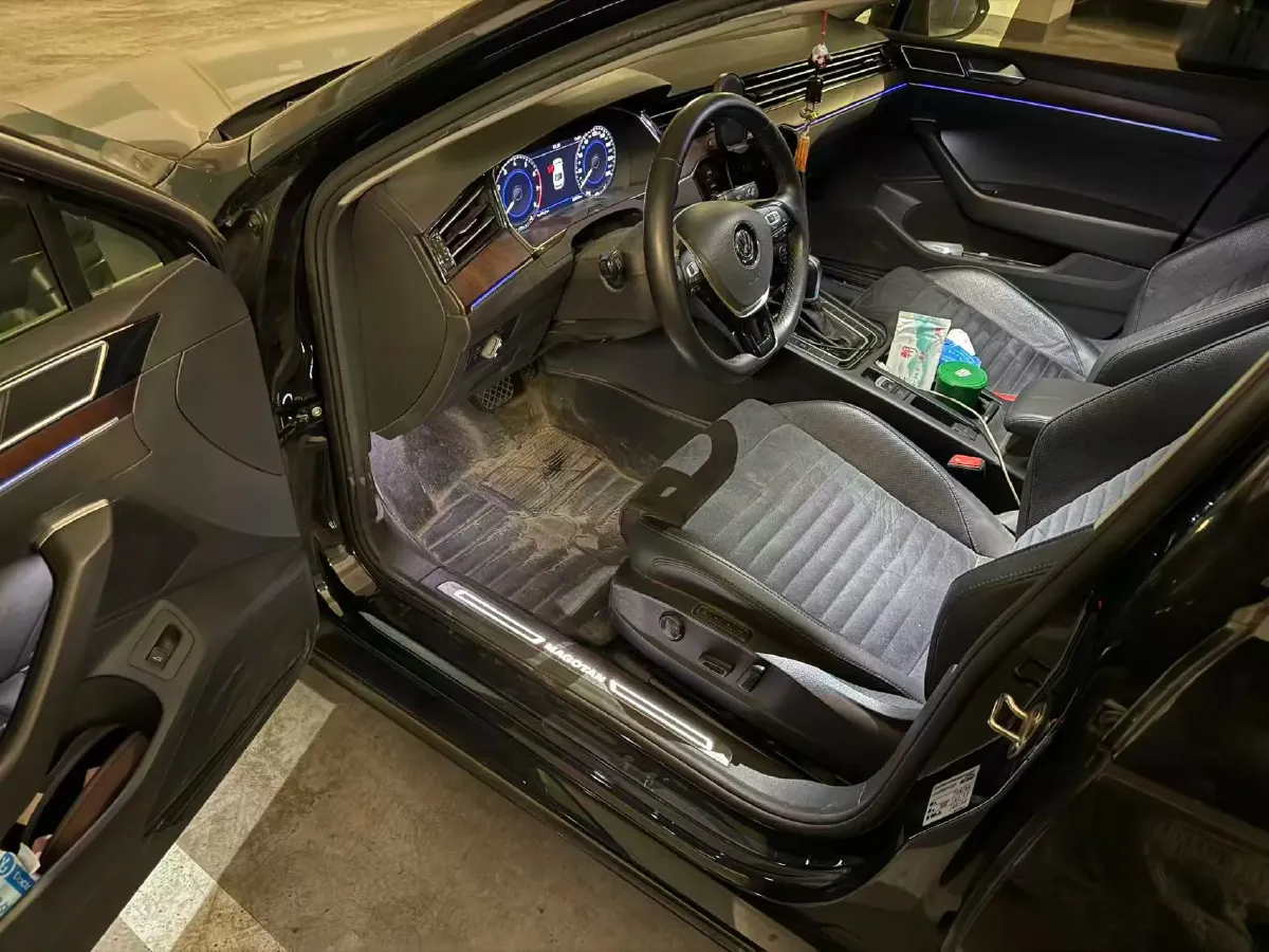 2019 Volkswagen Magotan 2.0T 186HP L4 7DCT,autocango,china used car exporter,china ev exporter,chinese used car exporter,chinese used ev exporter