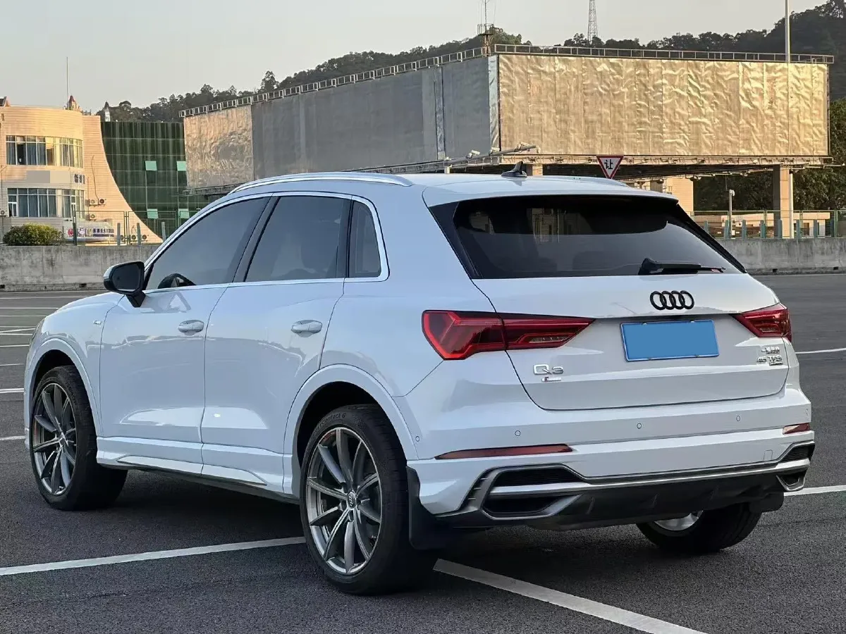 2021 Audi Q3 2.0T 220HP L4 7DCT,autocango,china used car exporter,china ev exporter,chinese used car exporter,chinese used ev exporter