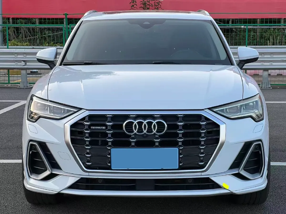 2021 Audi Q3 2.0T 220HP L4 7DCT,autocango,china used car exporter,china ev exporter,chinese used car exporter,chinese used ev exporter