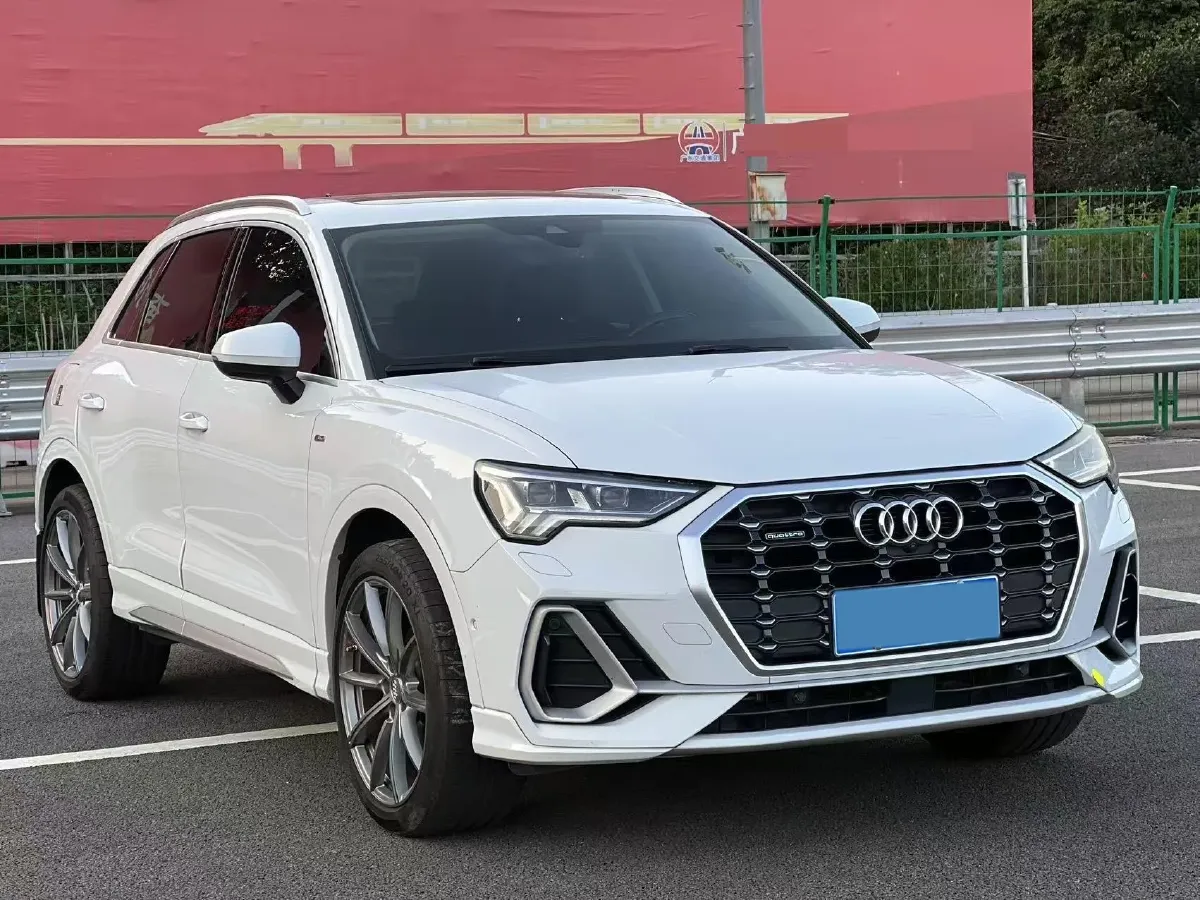 2021 Audi Q3 2.0T 220HP L4 7DCT,autocango,china used car exporter,china ev exporter,chinese used car exporter,chinese used ev exporter