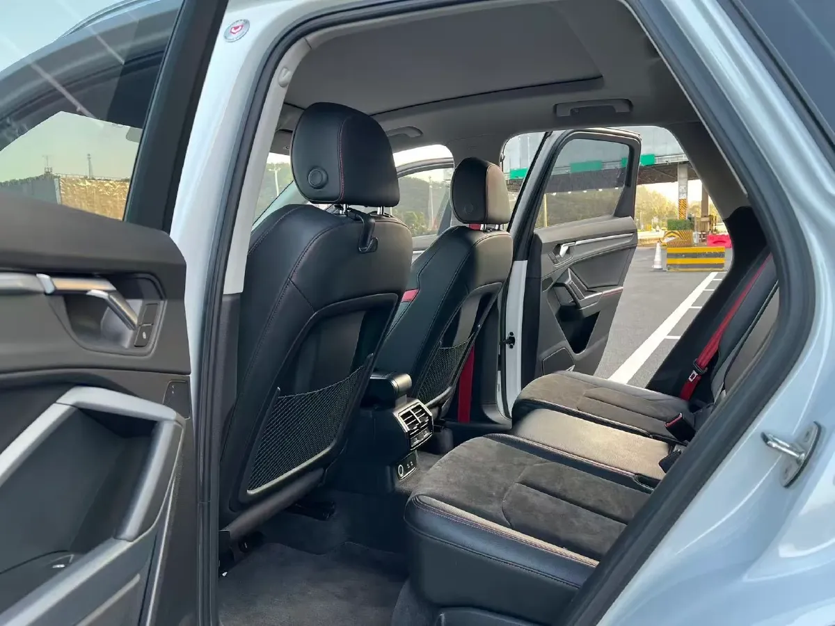 2021 Audi Q3 2.0T 220HP L4 7DCT,autocango,china used car exporter,china ev exporter,chinese used car exporter,chinese used ev exporter