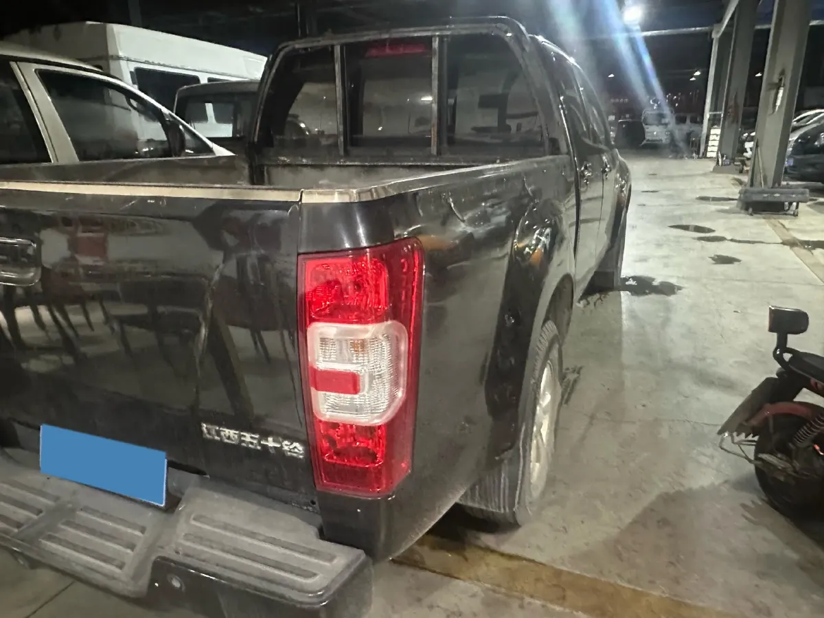 2020 JMC BaoDian 2.5T 140HP L4 5MT,autocango,china used car exporter,china ev exporter,chinese used car exporter,chinese used ev exporter