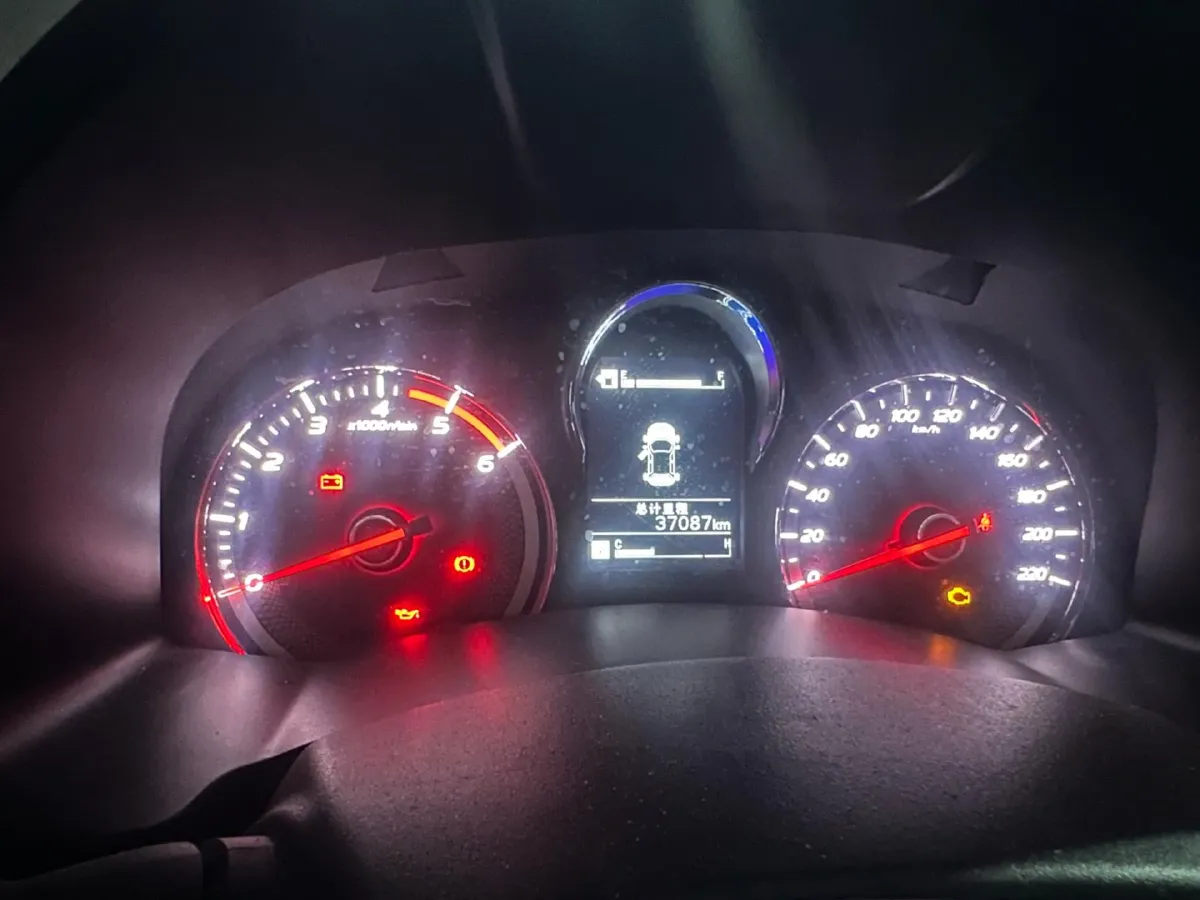 2020 JMC BaoDian 2.5T 140HP L4 5MT,autocango,china used car exporter,china ev exporter,chinese used car exporter,chinese used ev exporter