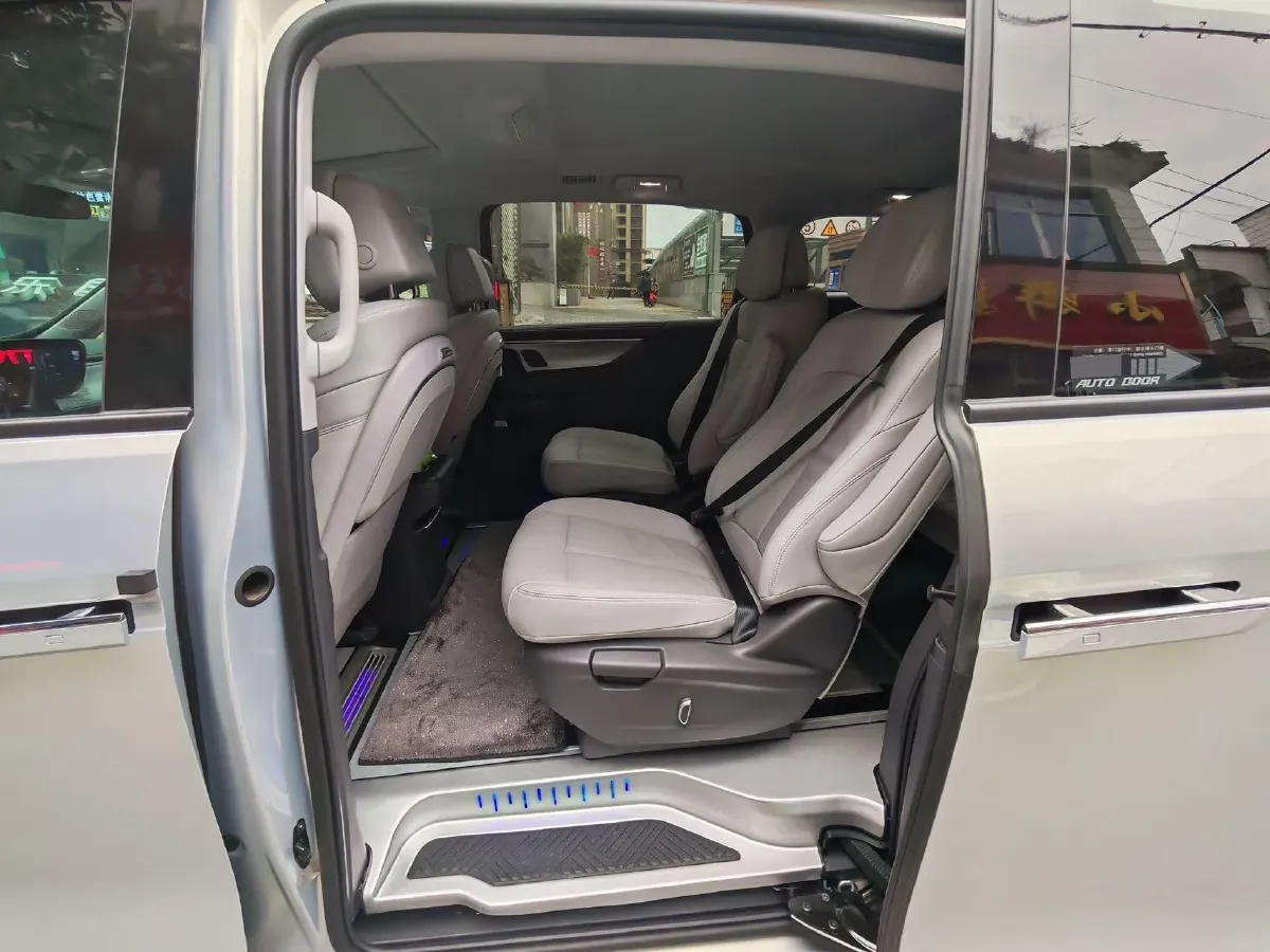 2025 Buick GL8 2.0T 237HP L4 9AT,autocango,china used car exporter,china ev exporter,chinese used car exporter,chinese used ev exporter