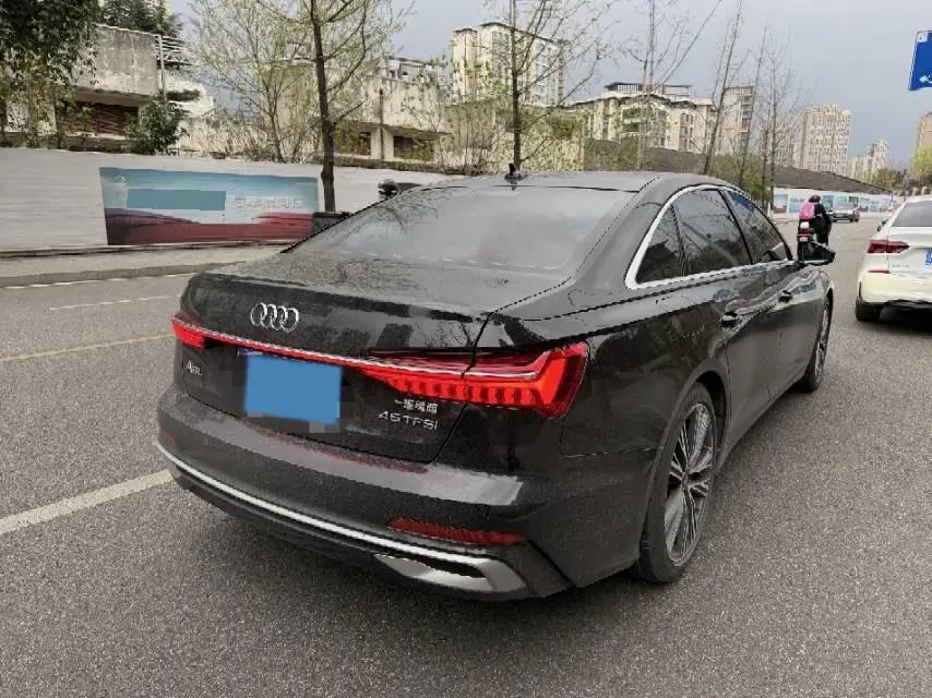 2021 Audi A6L 2.0T 190HP L4 7DCT,autocango,china used car exporter,china ev exporter,chinese used car exporter,chinese used ev exporter