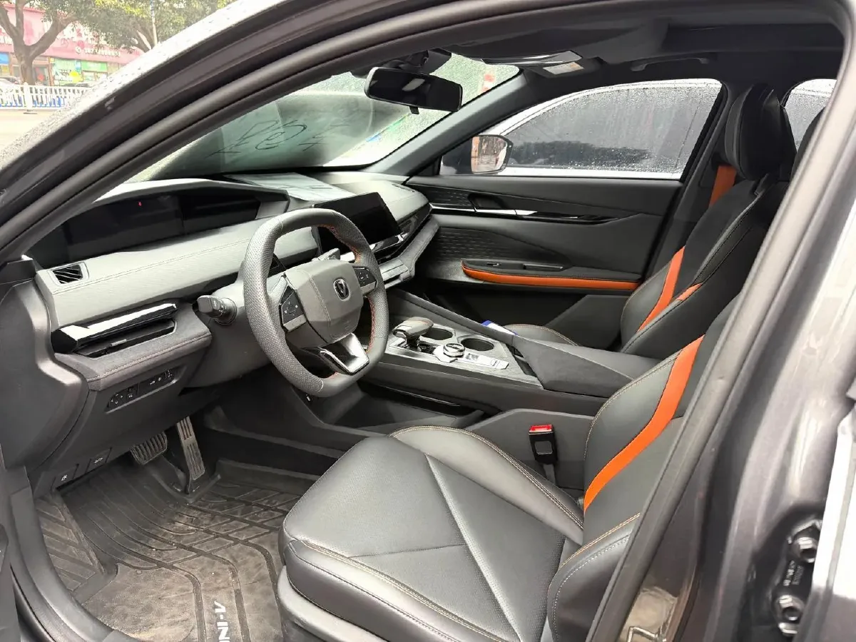 2022 ChangAn UNI-V 1.5T 188HP L4 7DCT,autocango,china used car exporter,china ev exporter,chinese used car exporter,chinese used ev exporter