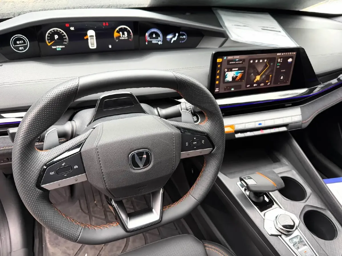 2022 ChangAn UNI-V 1.5T 188HP L4 7DCT,autocango,china used car exporter,china ev exporter,chinese used car exporter,chinese used ev exporter