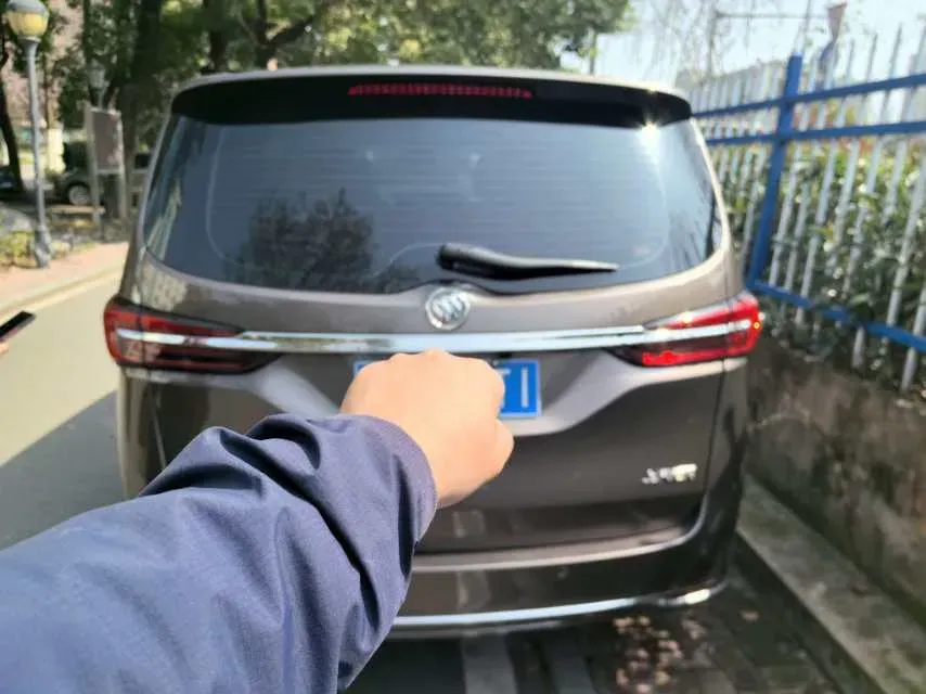 2023 Buick GL8 2.0T 237HP L4 9AT,autocango,china used car exporter,china ev exporter,chinese used car exporter,chinese used ev exporter