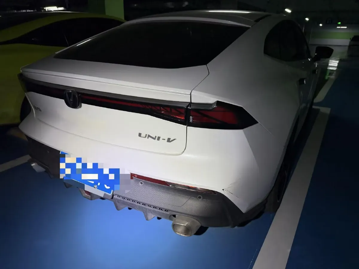 2022 ChangAn UNI-V 1.5T 188HP L4 7DCT,autocango,china used car exporter,china ev exporter,chinese used car exporter,chinese used ev exporter