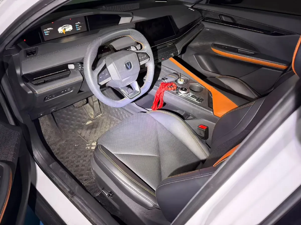 2022 ChangAn UNI-V 1.5T 188HP L4 7DCT,autocango,china used car exporter,china ev exporter,chinese used car exporter,chinese used ev exporter