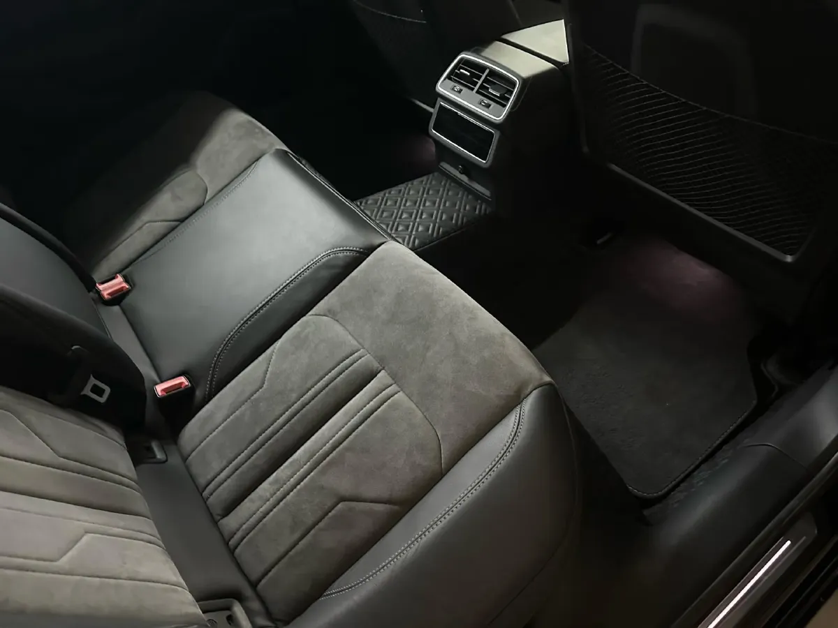 2021 Audi A6L 2.0T 224HP L4 7DCT,autocango,china used car exporter,china ev exporter,chinese used car exporter,chinese used ev exporter