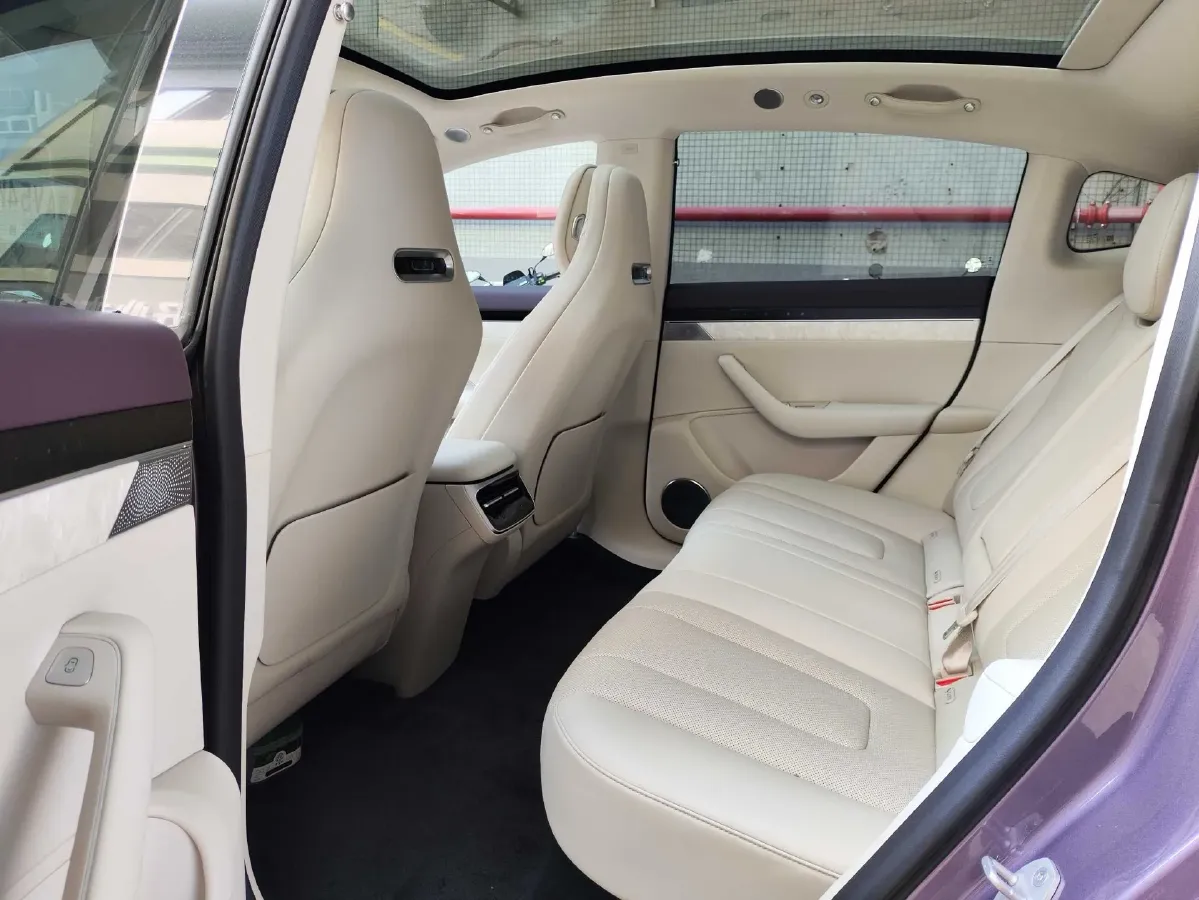 2025 Luxeed R7 REEV 156HP REEV 37KWH,autocango,china used car exporter,china ev exporter,chinese used car exporter,chinese used ev exporter