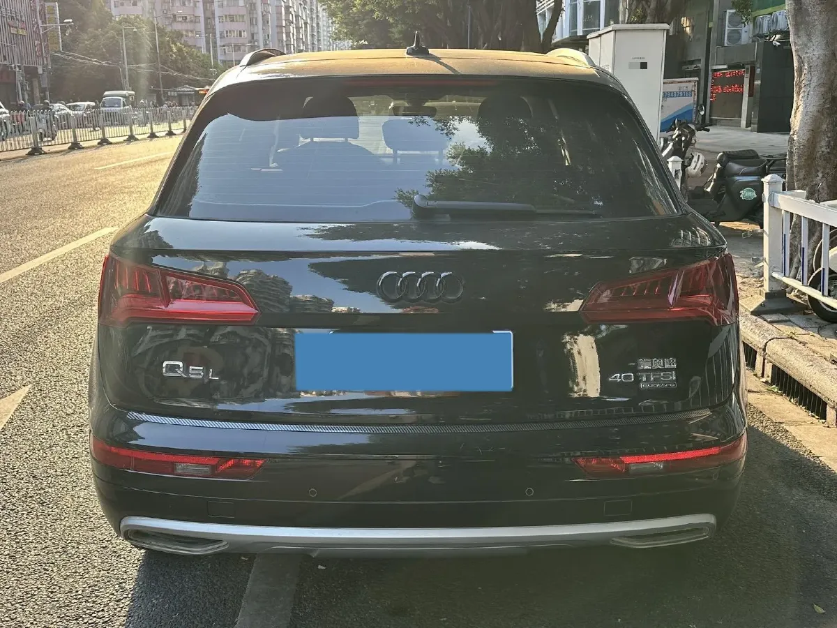 2020 Audi Q5L 2.0T 190HP L4 7DCT,autocango,china used car exporter,china ev exporter,chinese used car exporter,chinese used ev exporter