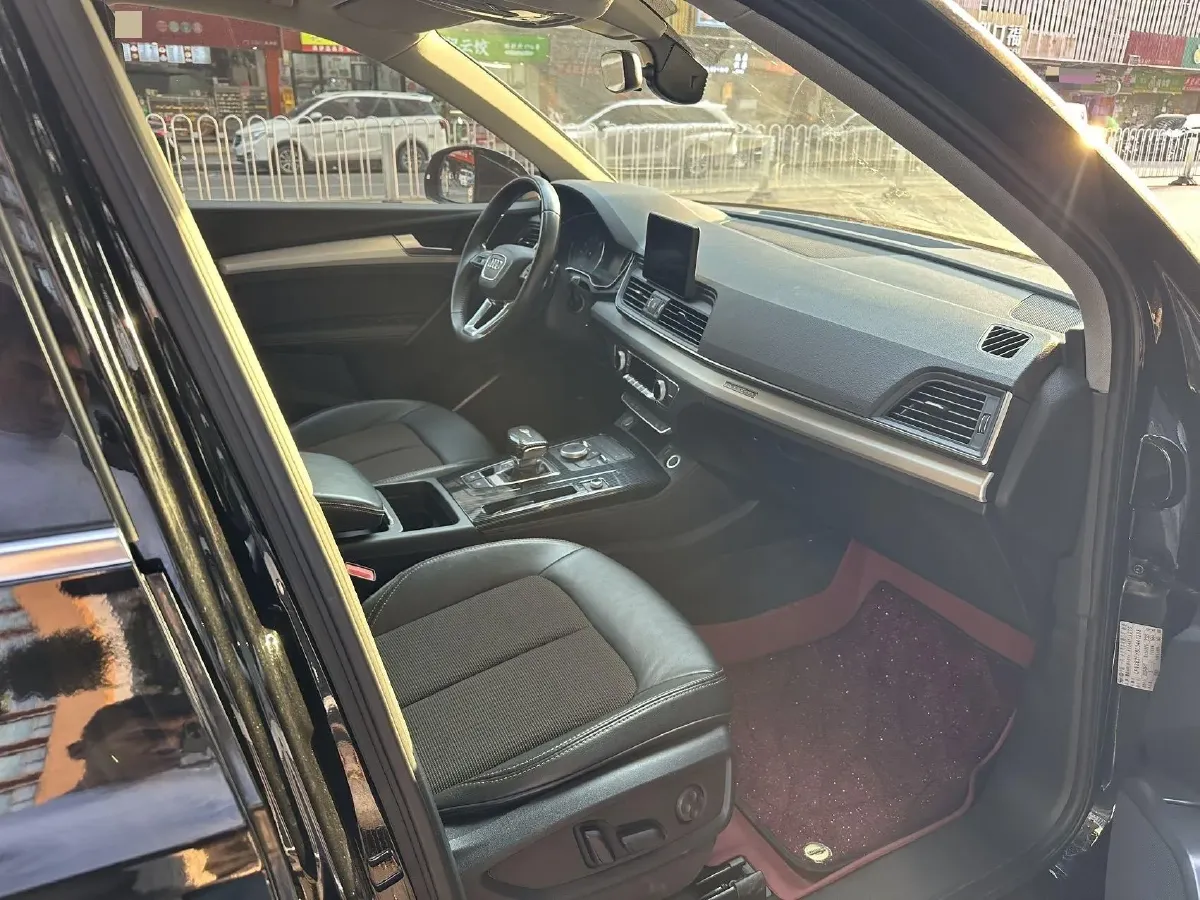 2020 Audi Q5L 2.0T 190HP L4 7DCT,autocango,china used car exporter,china ev exporter,chinese used car exporter,chinese used ev exporter