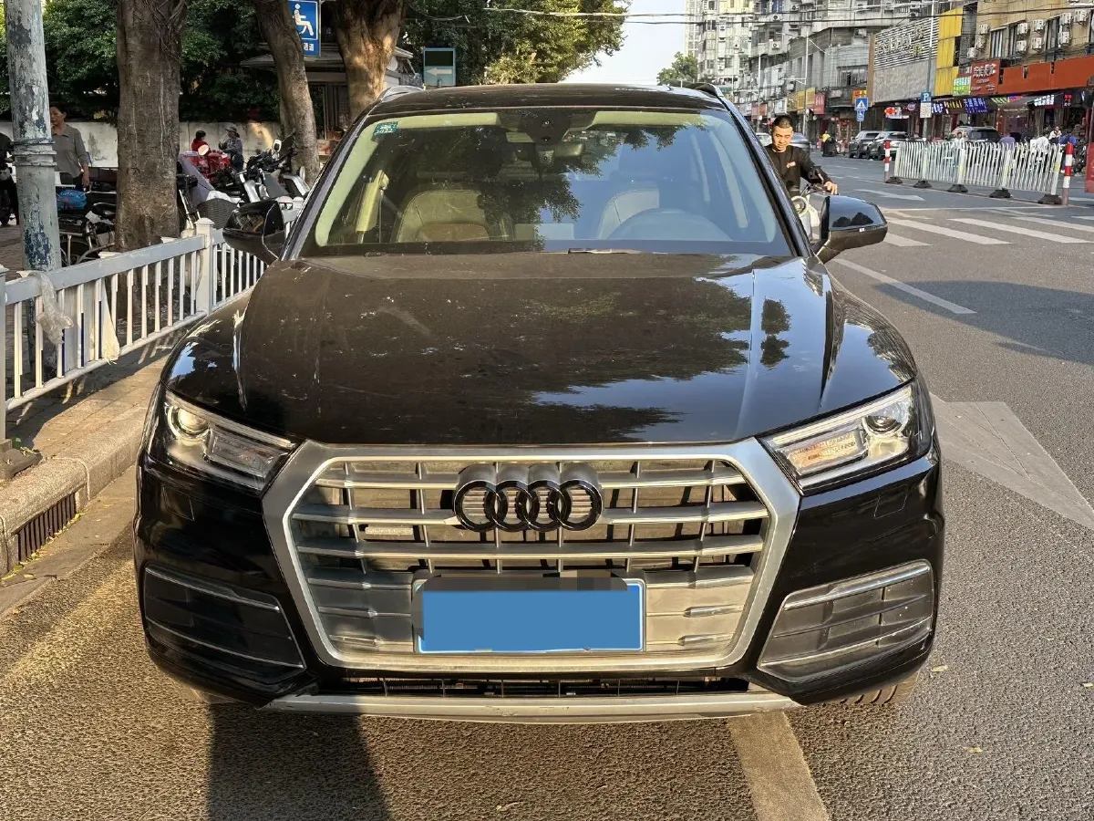 2020 Audi Q5L 2.0T 190HP L4 7DCT,autocango,china used car exporter,china ev exporter,chinese used car exporter,chinese used ev exporter