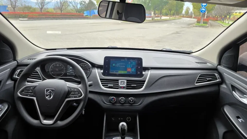 2019 BaoJun 730 1.5T 150HP L4 6DCT,autocango,china used car exporter,china ev exporter,chinese used car exporter,chinese used ev exporter