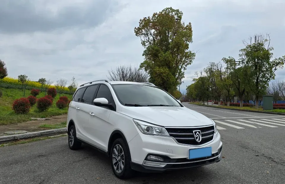 2019 BaoJun 730 1.5T 150HP L4 6DCT,autocango,china used car exporter,china ev exporter,chinese used car exporter,chinese used ev exporter