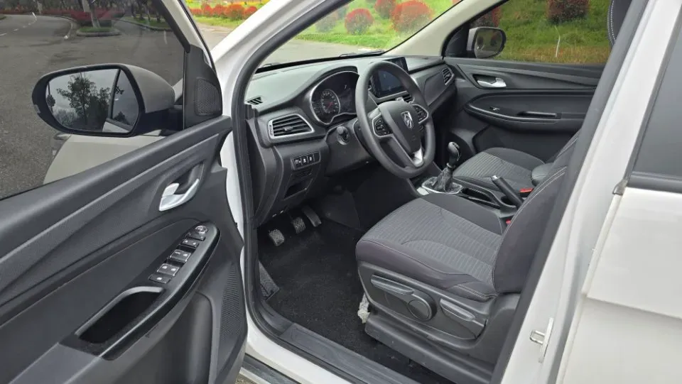 2019 BaoJun 730 1.5T 150HP L4 6DCT,autocango,china used car exporter,china ev exporter,chinese used car exporter,chinese used ev exporter